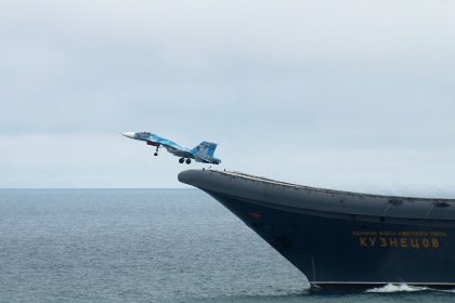 В авариях самолетов «Адмирала Кузнецова» обвинили аэрофинишеры