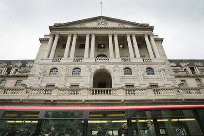 Британские банки впервые с 2008 года сократят выдачу потребкредитов