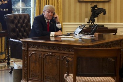 NYT узнала о еженедельных телефонных беседах Трампа с медиамагнатом Мердоком