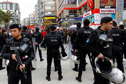 СМИ сообщили об отстранении от работы более 9 тысяч полицейских в Турции