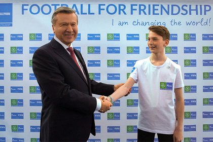Виктор Зубков встретился с послом проекта «Футбол для дружбы» от России