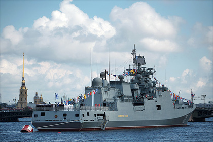 ВМС Нидерландов выделили для сопровождения российского фрегата десантный корабль