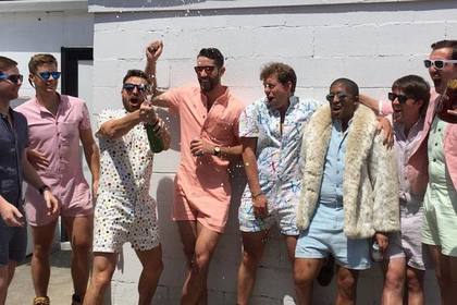 Американцы предписали мужчинам носить летом комбинезоны