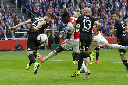 «Аякс» разгромил «Лион» в первом полуфинальном матче Лиги Европы
