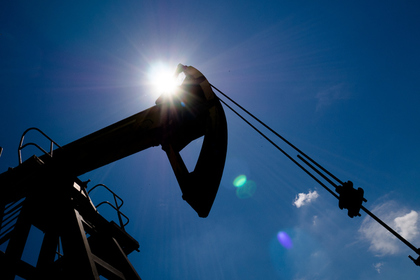 Цена нефти марки Brent впервые за месяц поднялась выше 54 долларов