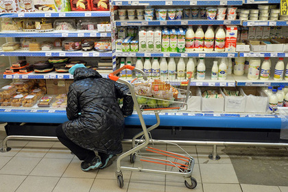 Две трети россиян стали экономить на продуктах