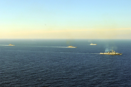 Фрегаты и десантные корабли ВМФ России начали учения в Средиземном море