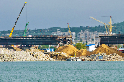 Киев заявил о возможной экологической катастрофе из-за Крымского моста