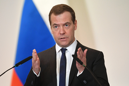 Медведев поздравил режиссера Евгения Марчелли с юбилеем