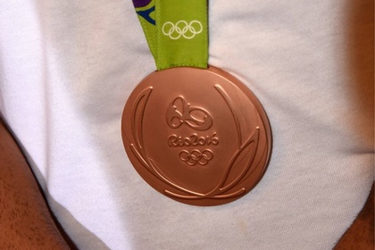 На десятках медалей с ОИ-2016 появилась ржавчина