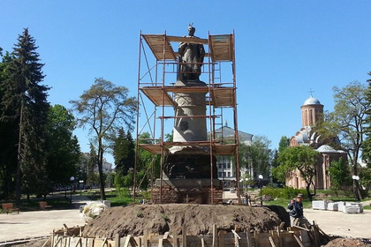 Памятник гетману Хмельницкому в Чернигове повернули спиной к Москве