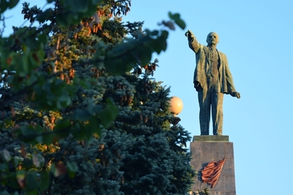 Последний памятник Ленину снесли в Киеве