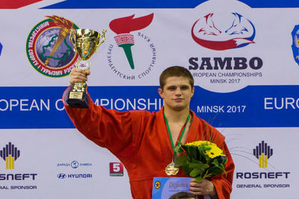 Пятеро россиян завоевали золотые медали в первый день ЧЕ по самбо