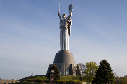 В Киеве рядом со скульптурой «Родина-мать» появится «Агрессия России»