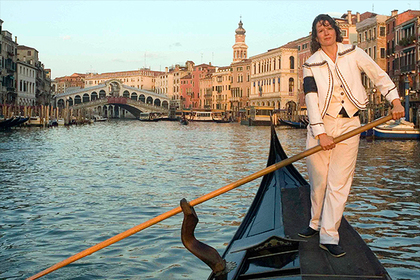 Первая женщина-гондольер в Венеции стала мужчиной