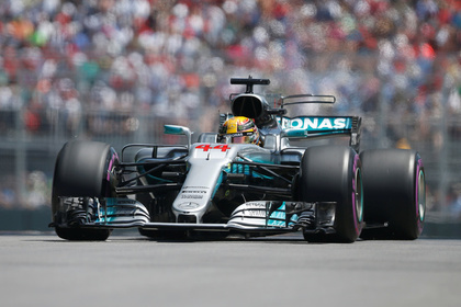 Пилот Mercedes Хэмилтон стал первым в квалификации Гран-при Канады
