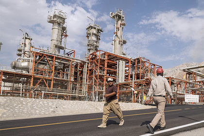 Иран пообещал вернуть добычу нефти к досанкционному уровню