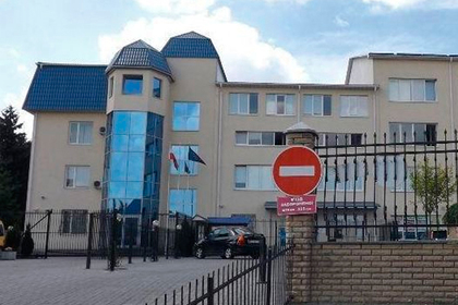 На западе Украины в здание польского консульства бросили петарду