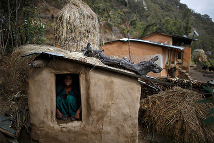 Непалка умерла после ссылки в «менструационную избу»
