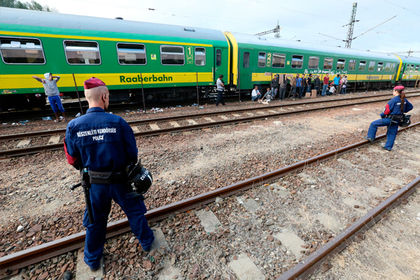Полиция Венгрии начала проверку пассажирских поездов из-за угрозы взрыва