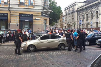 Посольство Польши в Киеве попытались забросать коктейлями Молотова