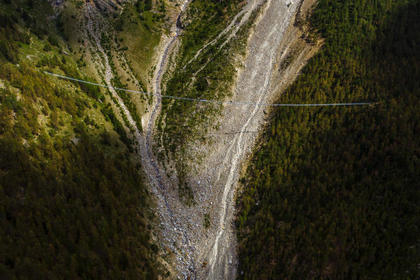 В Швейцарии открыли полукилометровый висячий мост