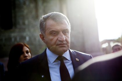 В Южной Осетии опровергли информацию о ДТП с участием президента Бибилова