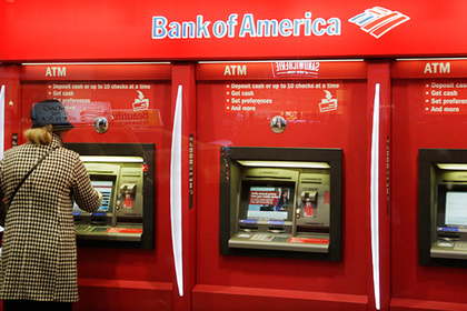 Запертый за банкоматом рабочий передавал просьбы о помощи через щель для чеков