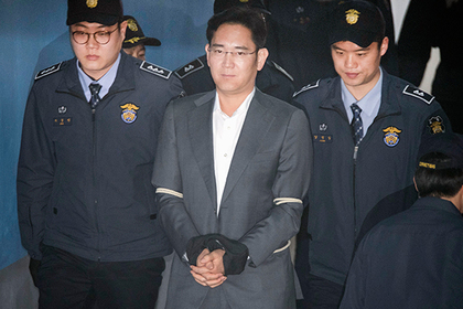 Главу Samsung приговорили к пяти годам тюрьмы