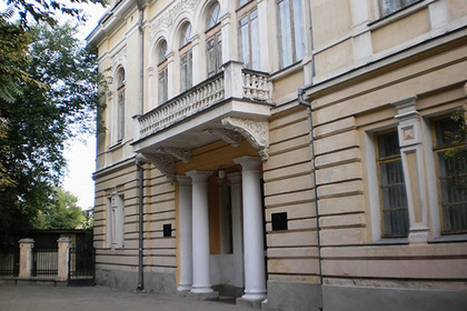 Киев объявил в розыск через Интерпол 52 картины Симферопольского музея
