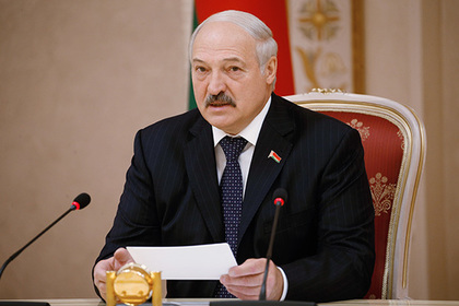 Лукашенко потребовал заставить 300 тысяч белорусов работать