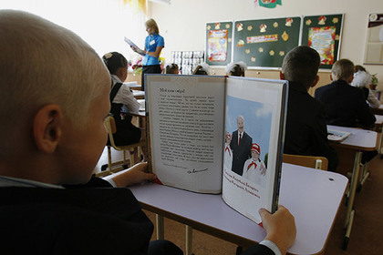 Лукашенко призвал сшить школьную форму для «детей из пятой колонны»