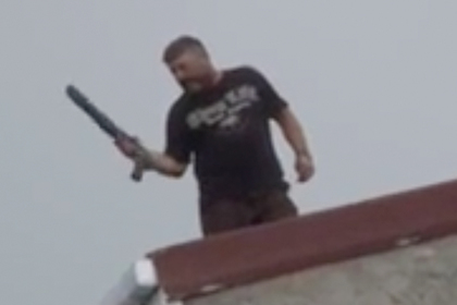 Полиция в Стамбуле задержала стрелявшего с крыши дома мужчину