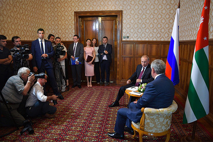 Тбилиси осудил визит Путина в Абхазию