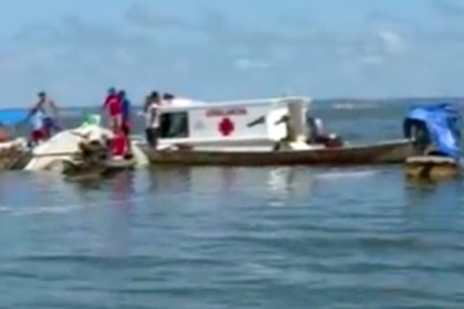 В Бразилии в заливе Всех святых затонул паром со 129 пассажирами на борту