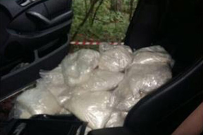 В подмосковном лесу найден BMW с 30 килограммами наркотиков