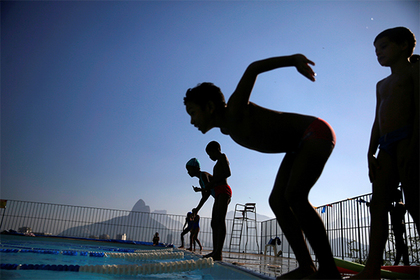 В США 40 детей пострадали из-за утечки хлора в бассейне