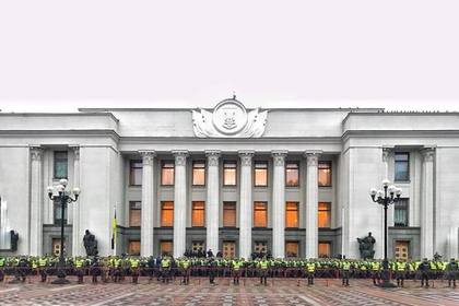 Вокруг здания Верховной Рады Украины выставлено двойное оцепление