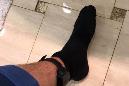Сын Авакова похвастался электронным браслетом на ноге