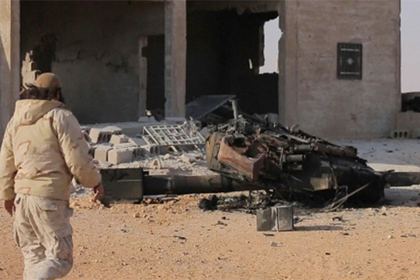 Уничтоженному «Исламским государством» Т-90 оторвало башню