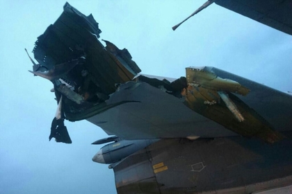 Опубликованы фото поврежденного при обстреле Хмеймима самолета