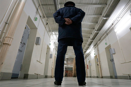 Уральского тюремщика обвинили в создании общака для начальника