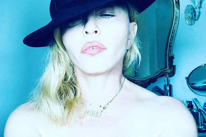 59-летняя Мадонна выложила еще одно голое селфи