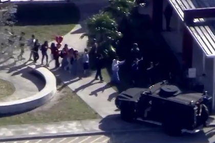 Число жертв стрельбы в школе Флориды возросло до 16