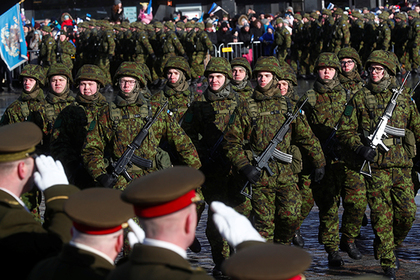 Эстонские военные помаршировали под песню об убийстве русских
