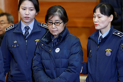 Гадалку бывшего президента Южной Кореи приговорили к 20 годам тюрьмы