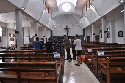 Индонезиец с мачете устроил резню в церкви