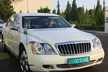 Президент Туркмении предложил народу бронированные Mercedes-Maybach