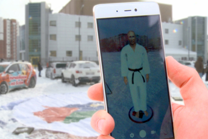 Россиянин создал 12-метровую копию Путина в кимоно