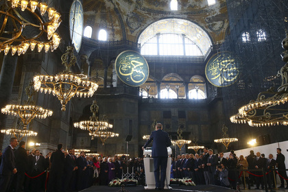 Эрдоган разозлил христиан исламской молитвой в православном храме